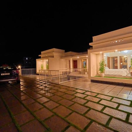 Glen Castle Vagamon Pool Resort By Voye Homes Bagian luar foto