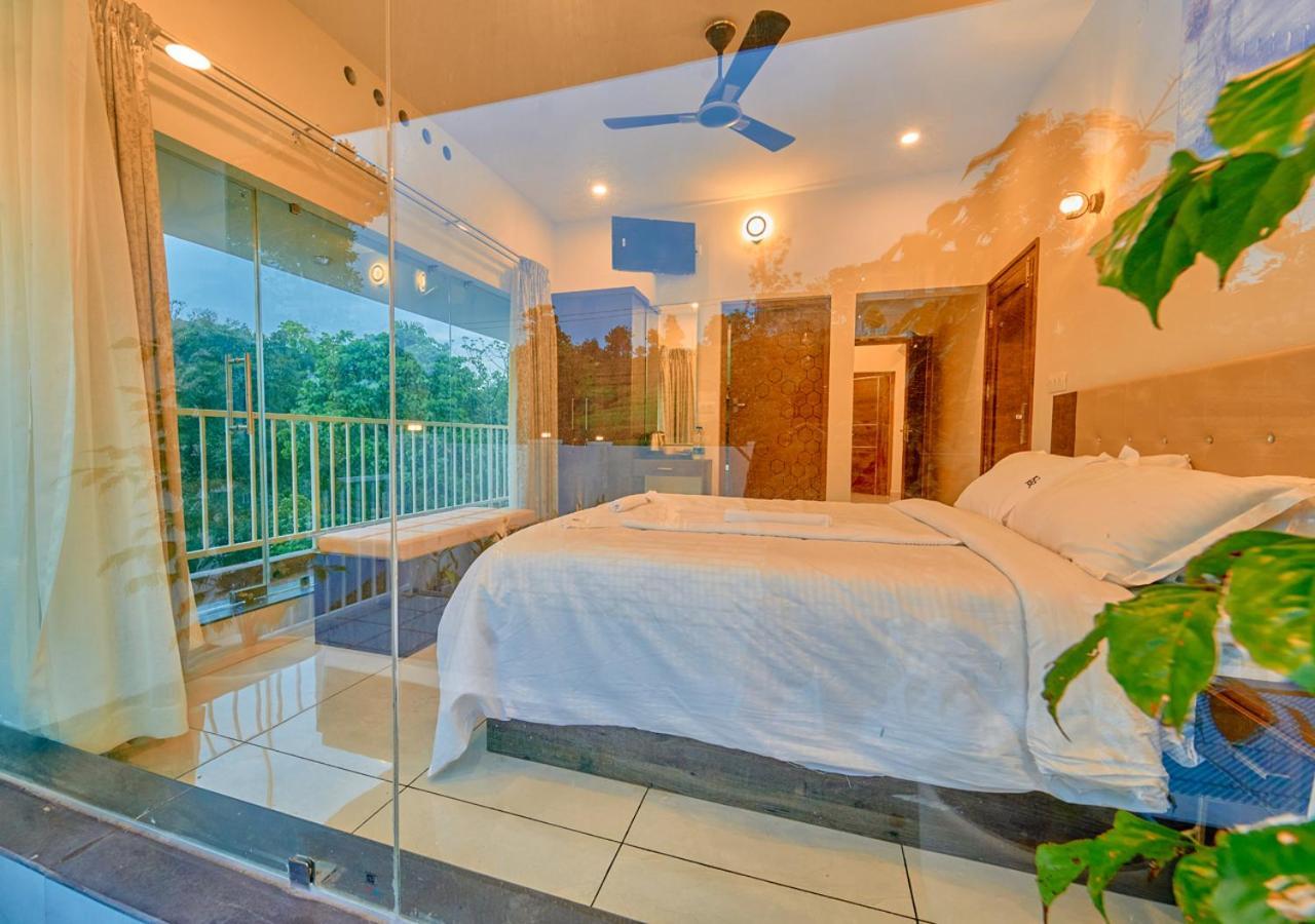 Glen Castle Vagamon Pool Resort By Voye Homes Bagian luar foto