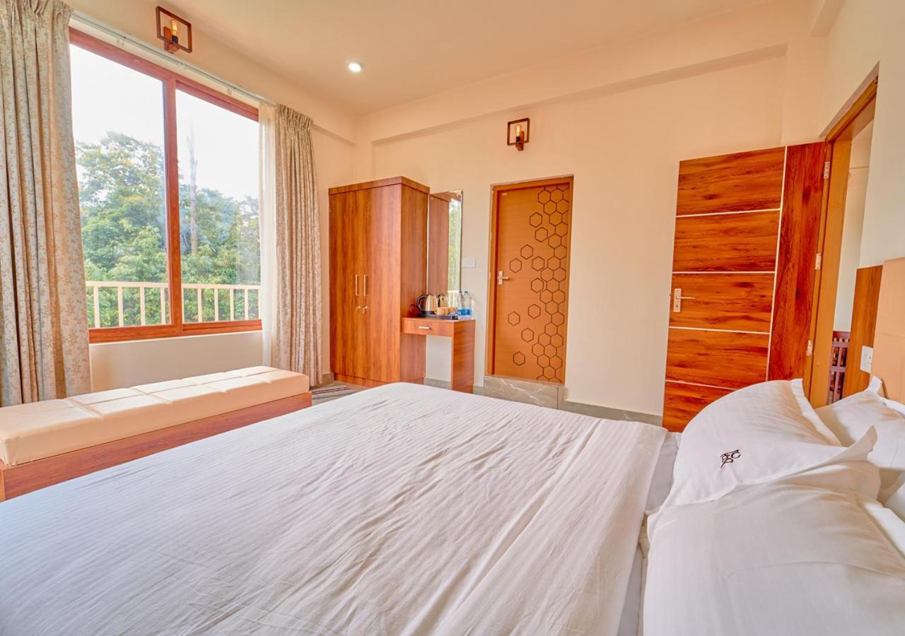 Glen Castle Vagamon Pool Resort By Voye Homes Bagian luar foto