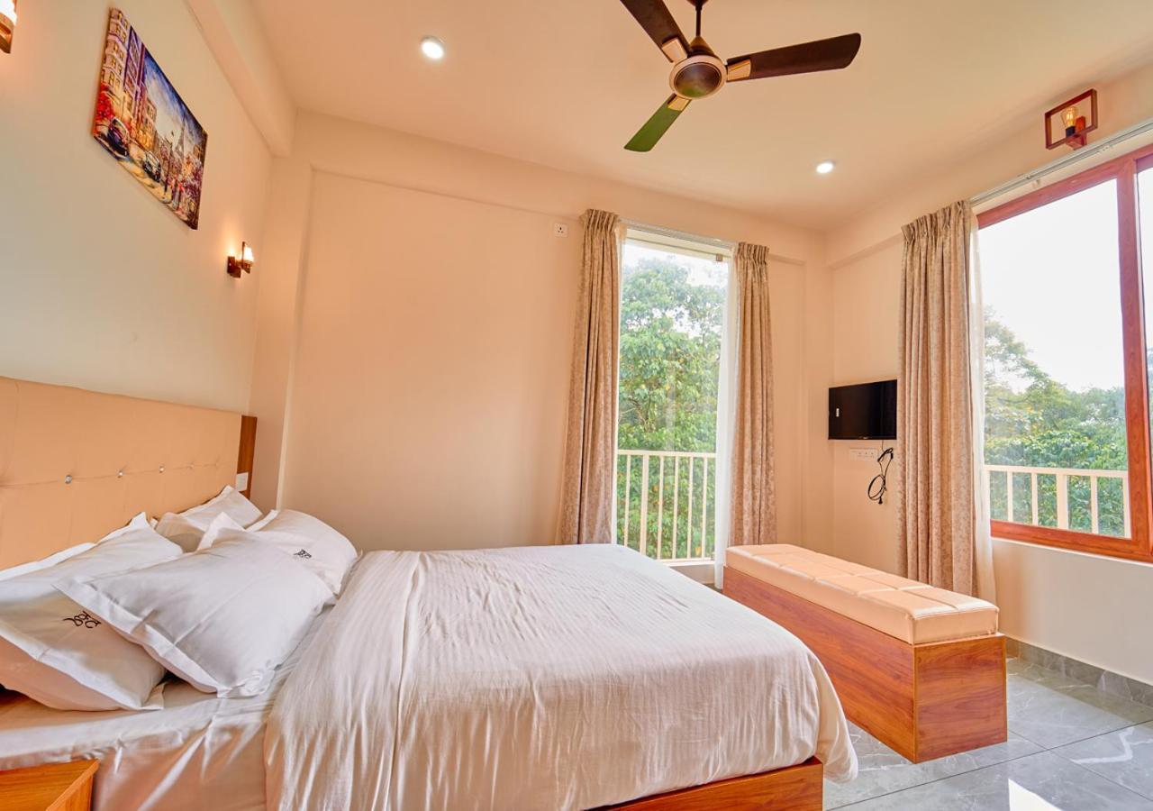Glen Castle Vagamon Pool Resort By Voye Homes Bagian luar foto