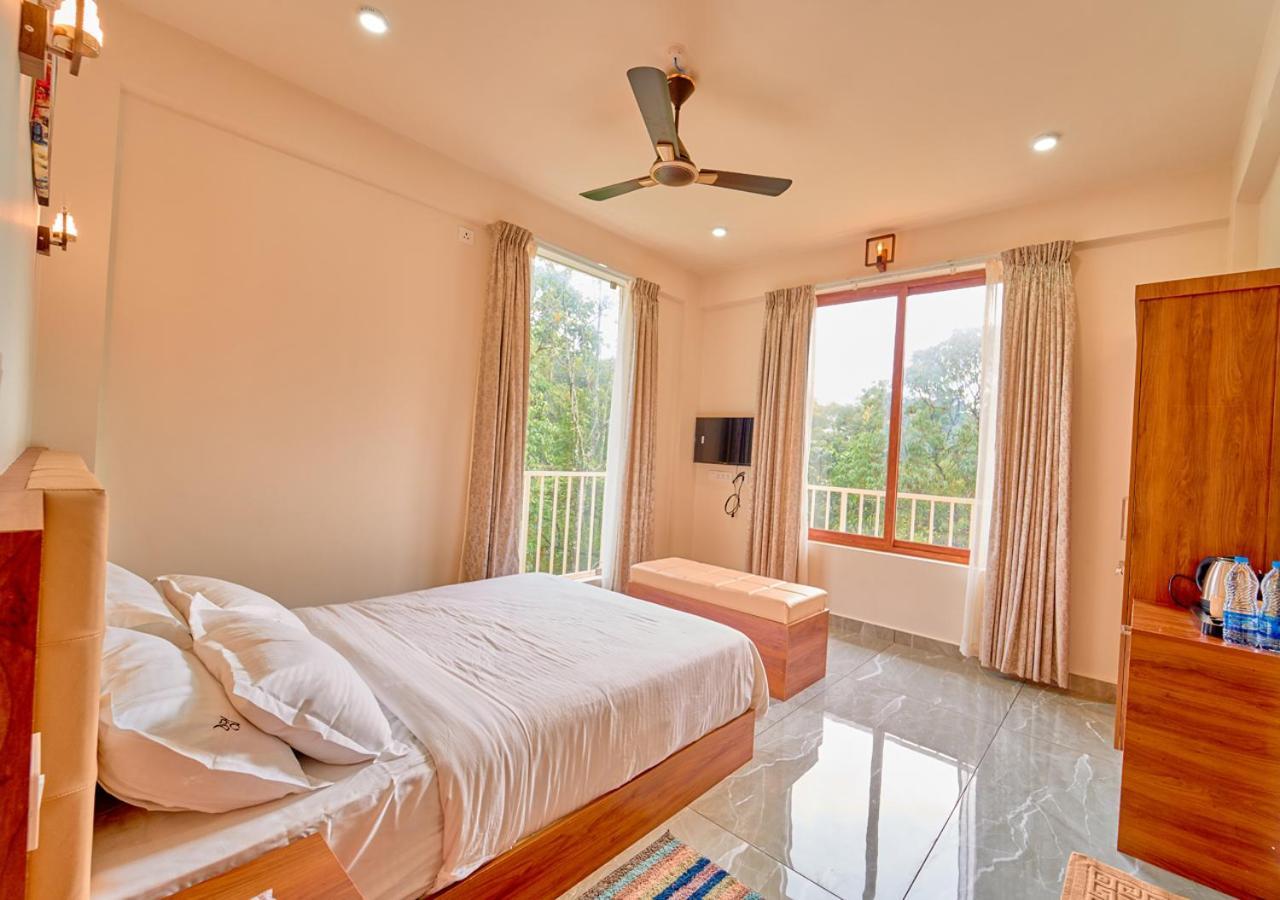 Glen Castle Vagamon Pool Resort By Voye Homes Bagian luar foto
