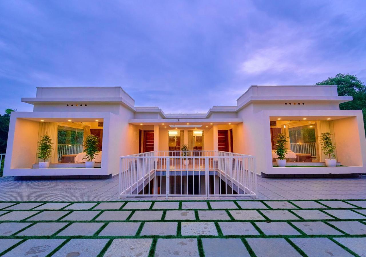 Glen Castle Vagamon Pool Resort By Voye Homes Bagian luar foto