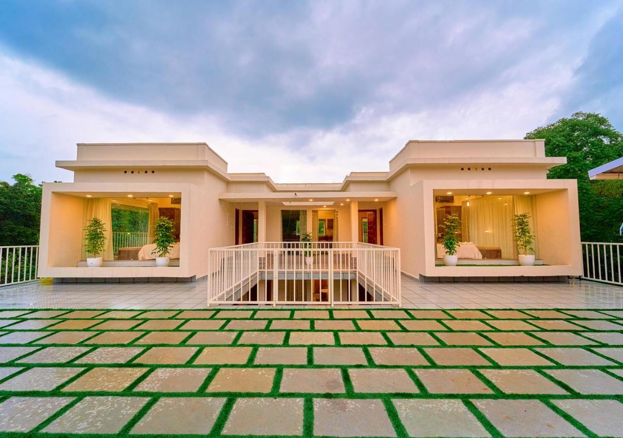 Glen Castle Vagamon Pool Resort By Voye Homes Bagian luar foto
