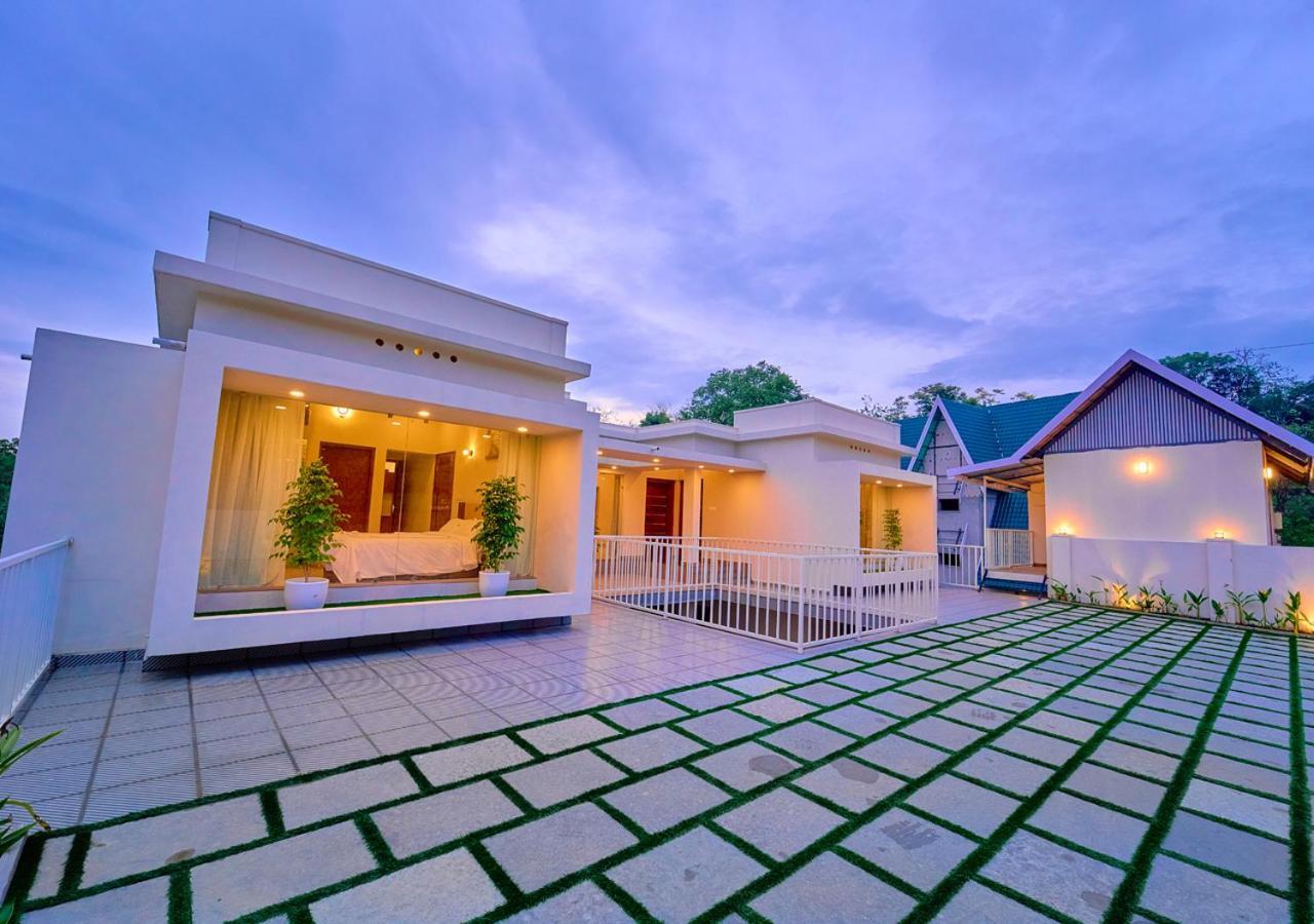 Glen Castle Vagamon Pool Resort By Voye Homes Bagian luar foto