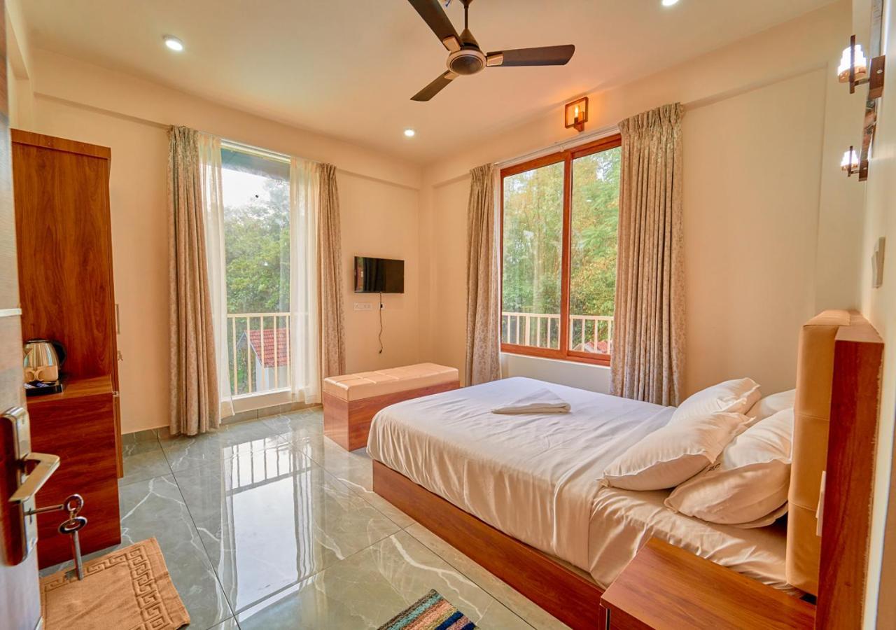 Glen Castle Vagamon Pool Resort By Voye Homes Bagian luar foto