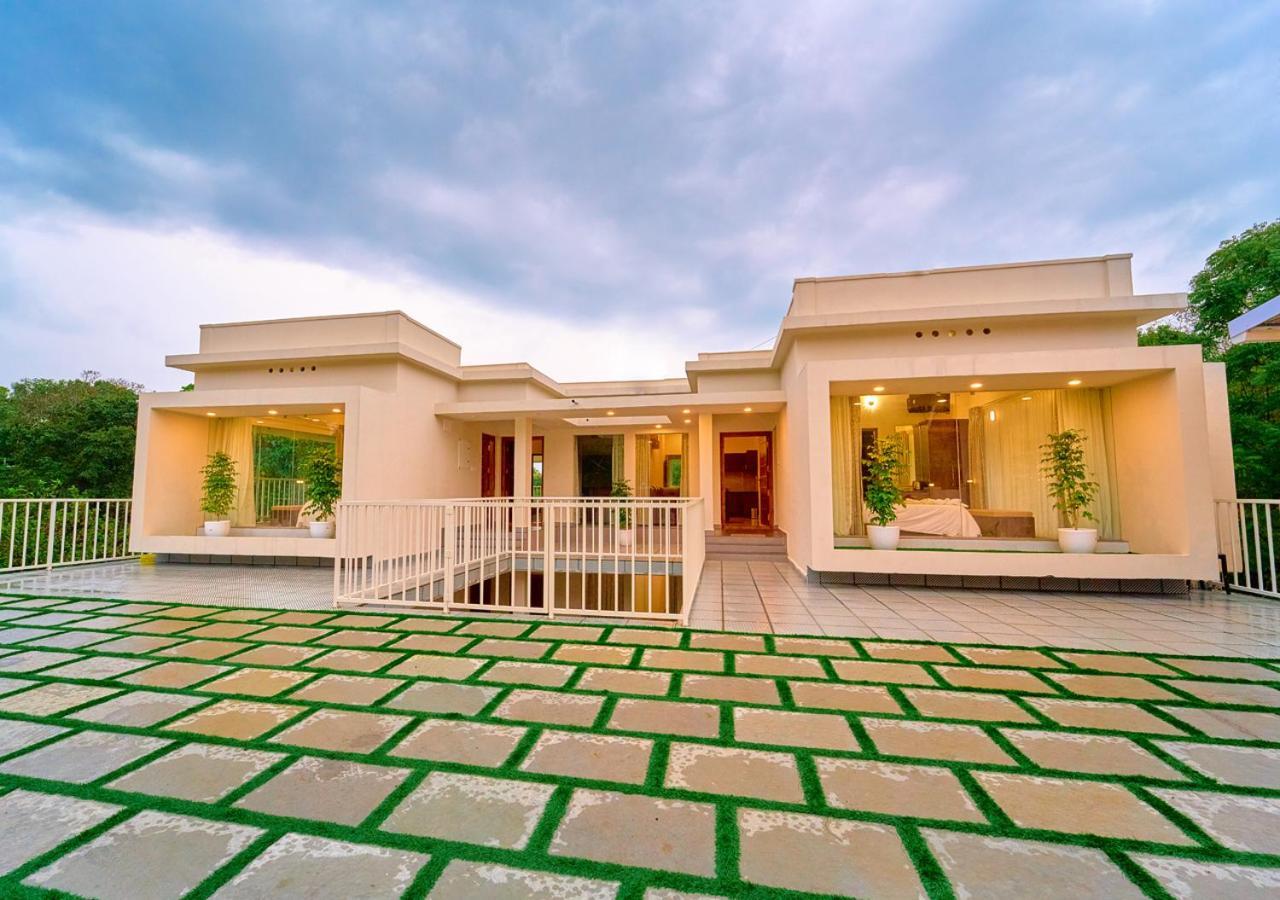 Glen Castle Vagamon Pool Resort By Voye Homes Bagian luar foto
