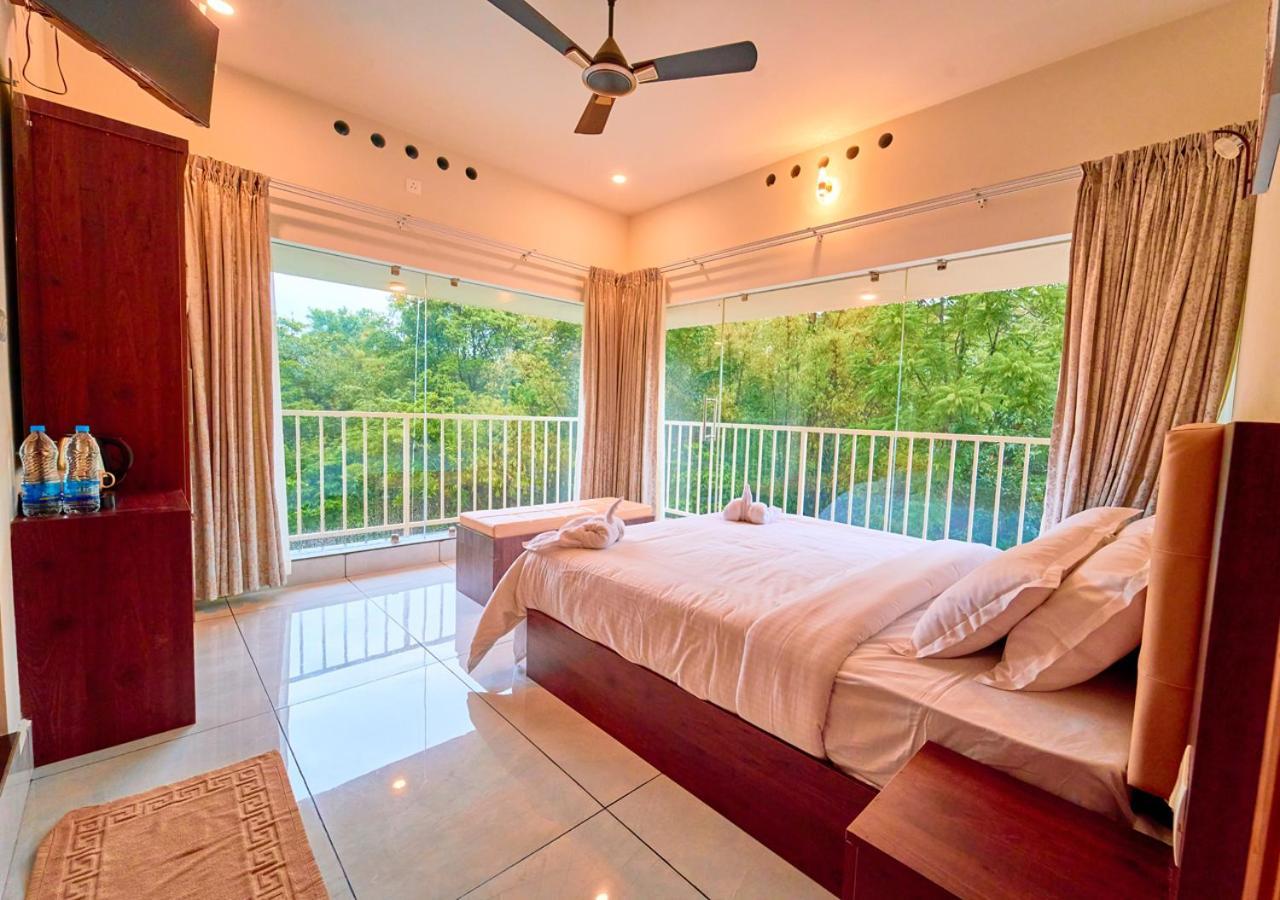 Glen Castle Vagamon Pool Resort By Voye Homes Bagian luar foto