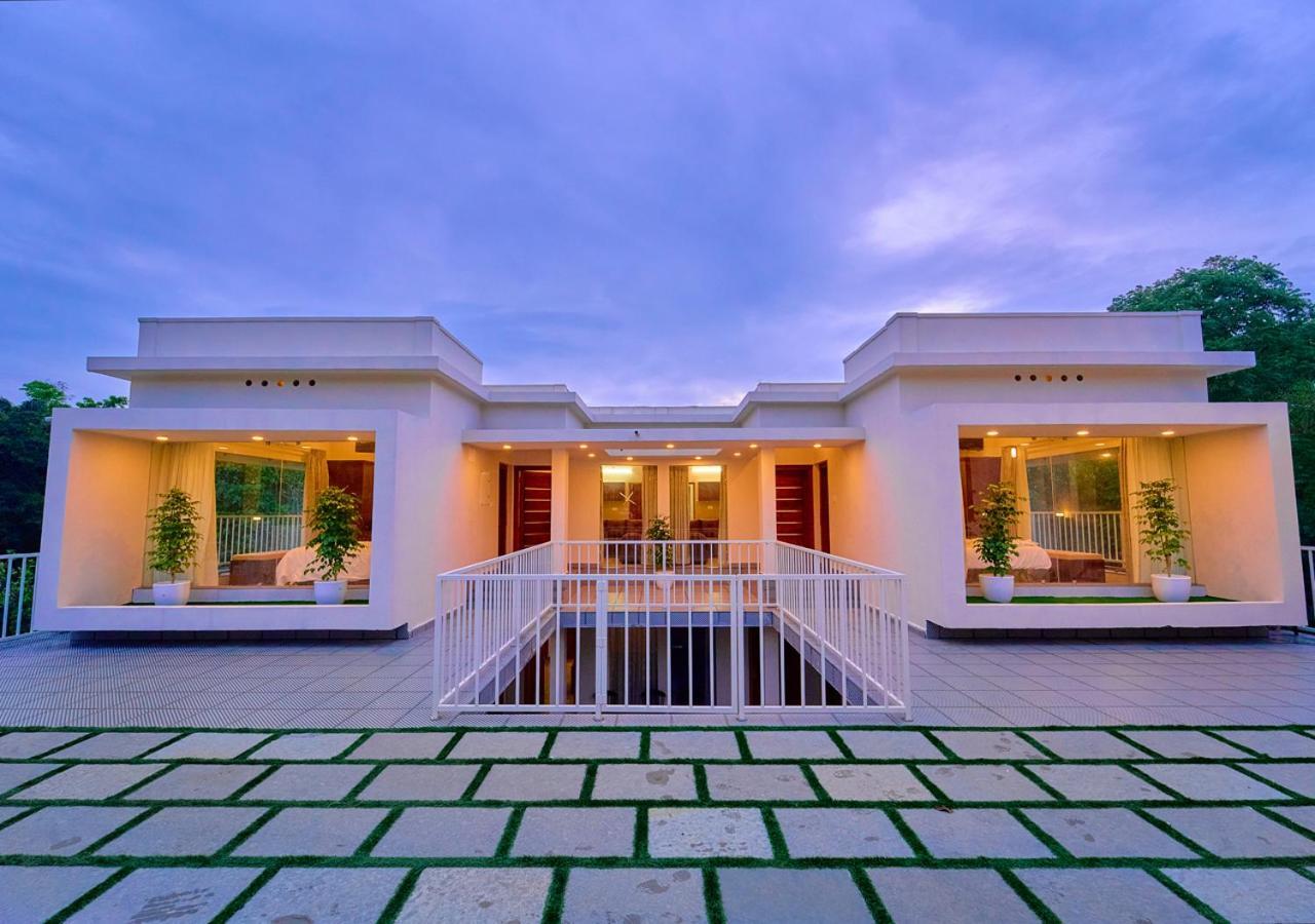 Glen Castle Vagamon Pool Resort By Voye Homes Bagian luar foto