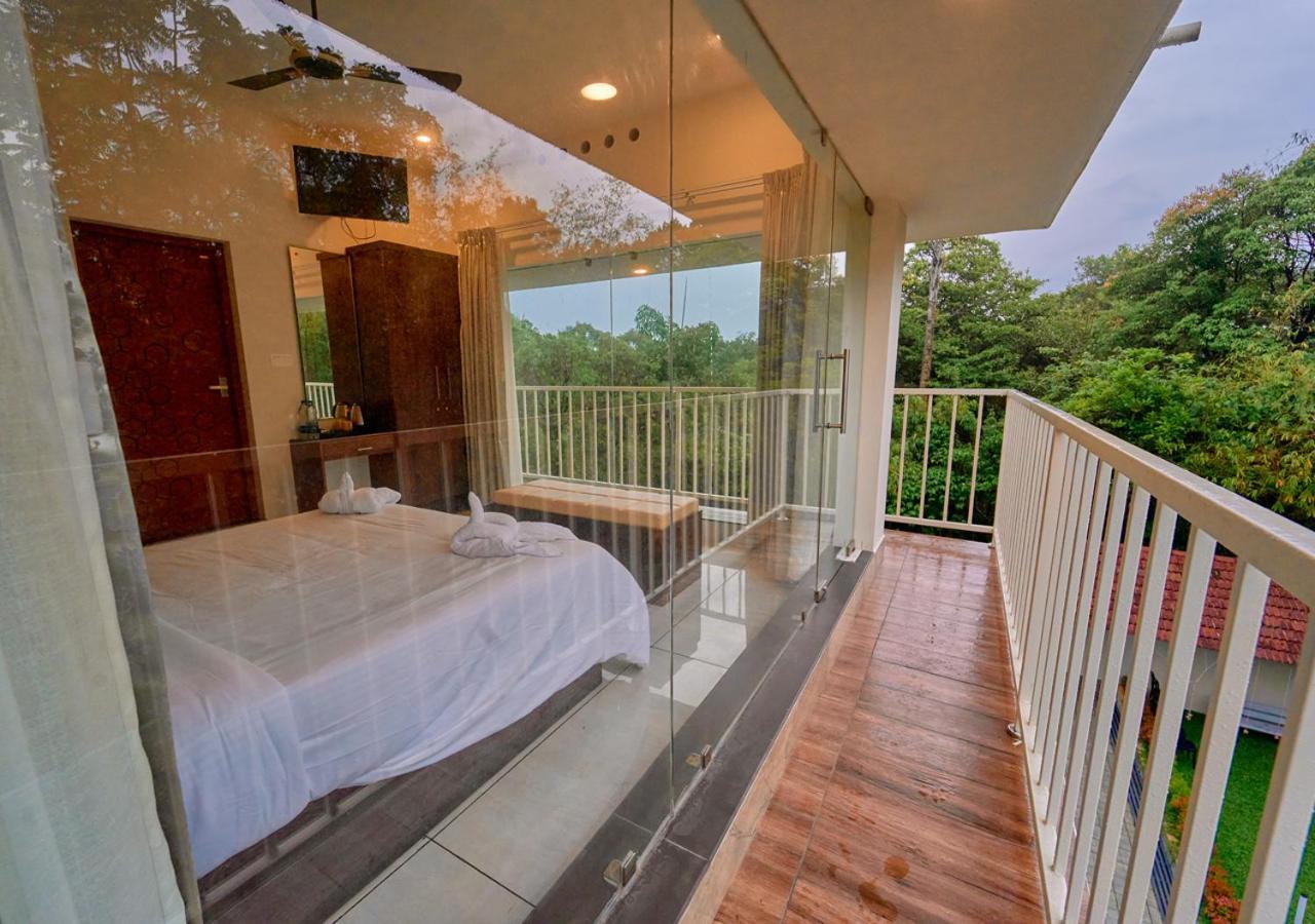 Glen Castle Vagamon Pool Resort By Voye Homes Bagian luar foto