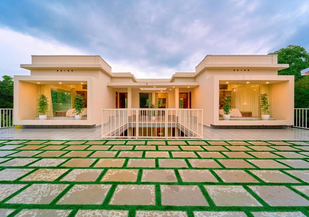 Glen Castle Vagamon Pool Resort By Voye Homes Bagian luar foto