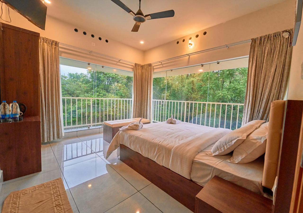 Glen Castle Vagamon Pool Resort By Voye Homes Bagian luar foto