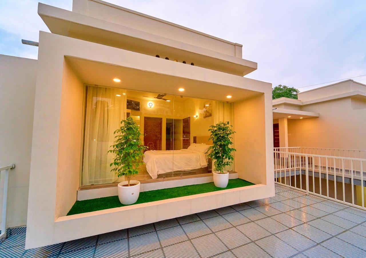 Glen Castle Vagamon Pool Resort By Voye Homes Bagian luar foto